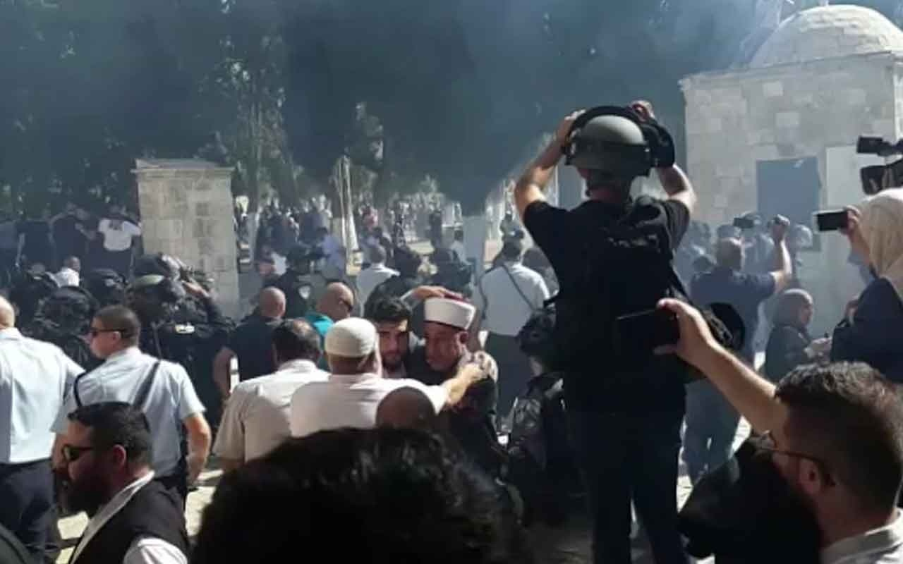 İsrail polisi Filistinlilere Harem-i Şerif'in içinde müdahale etti