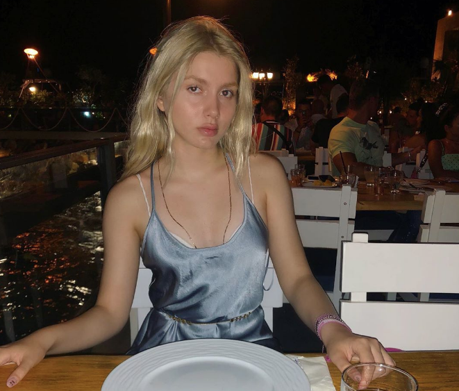 Bayrama özel bikinili pozunu paylaştı takipçilerinden Aleyna Tilki'ye uyarı geldi