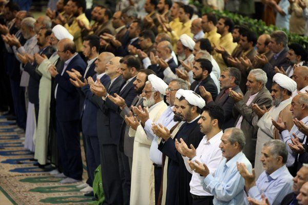 İran Kurban Bayramını bugün kutluyor camiler tıklım tıklım oldu