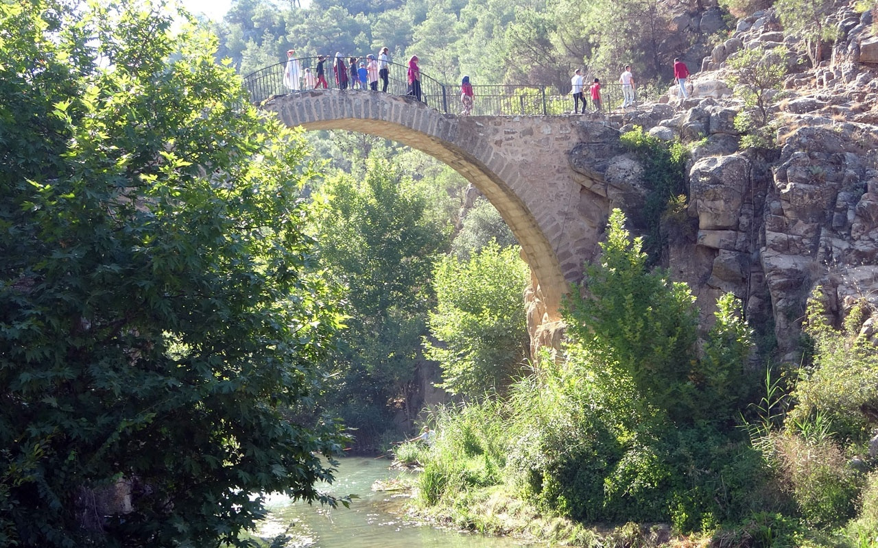 Uşak’taki 2 bin 500 yıllık Clandras Köprüsü kentin yeni turizm merkezi oldu