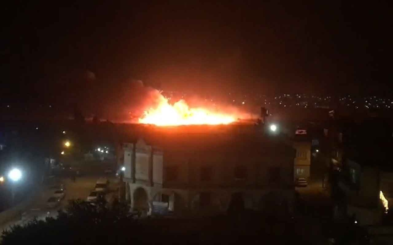 Mardin sınırda YPG'li teröristler hendekleri ateşe verdi