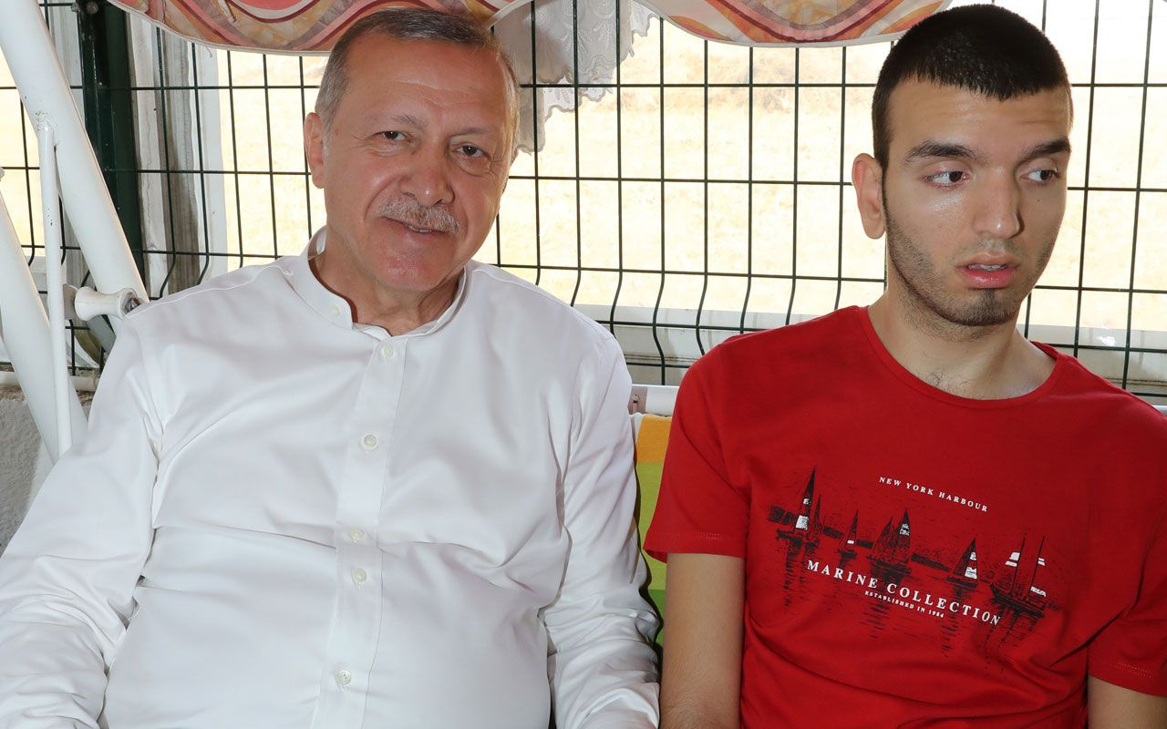 Muğla'da Erdoğan'a cuma namazı çıkışı büyük ilgi sohbet etti fotoğraf çektirdi