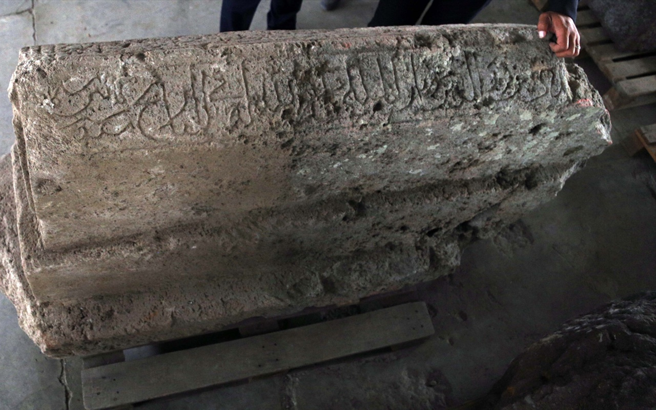 Pasinler'de heyecanlandıran kümbet kazısı Sultan 2. Alaaddin Keykubat'ın sandukası bulundu