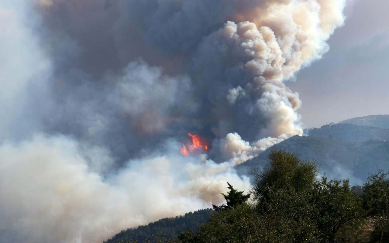 İzmir'deki korkutan yangında köy boşaltıldı