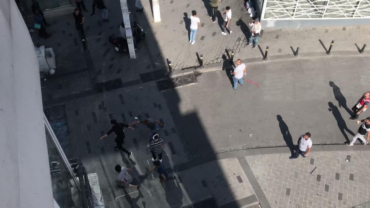 İstanbul Taksim'de meydan kavgası