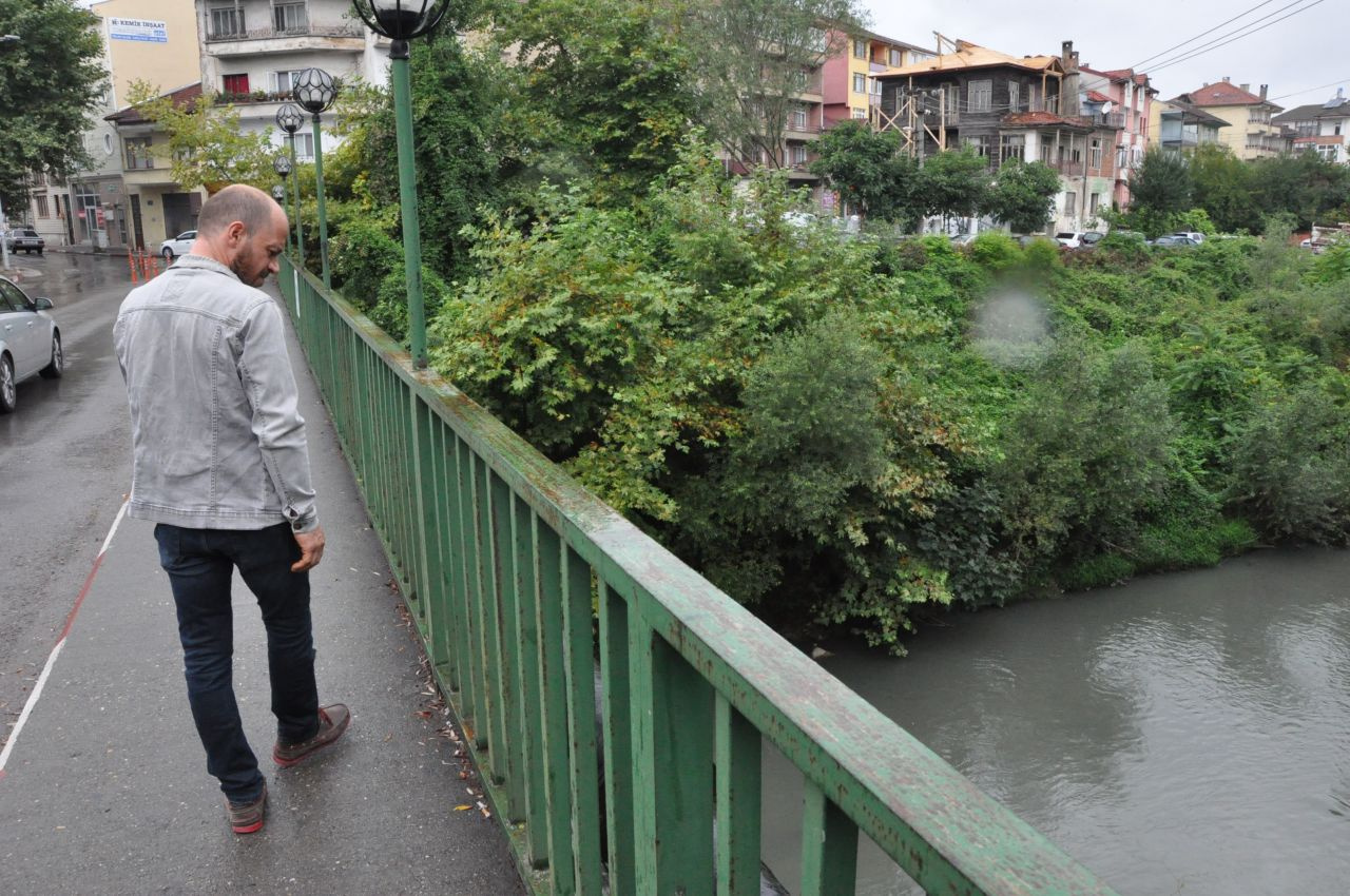 Bartın Irmağı'na bakanlar gözlerine inanamadı tüm balıklar telef oldu