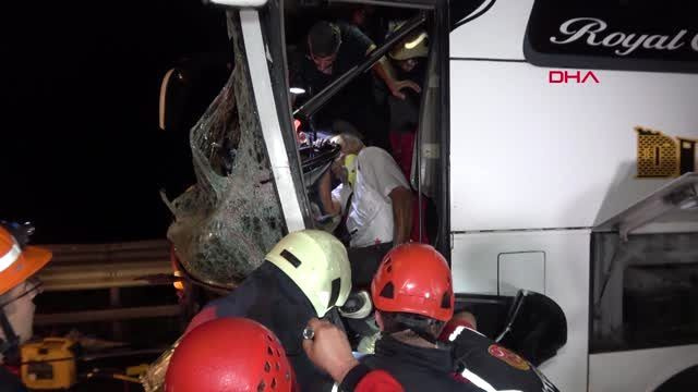 Bolu Dağı'nda feci kaza! TIR'a çarpan yolcu otobüsünde 37 kişi yaralandı