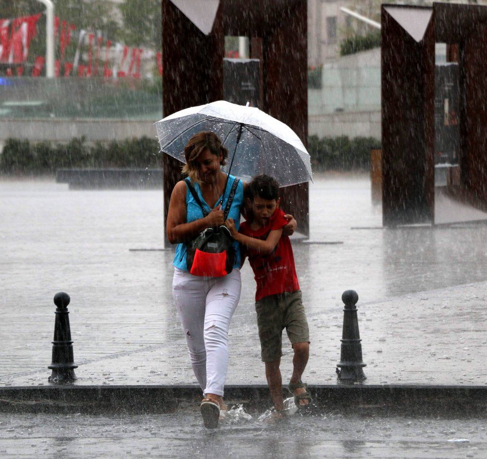 Meteorolojiden İstanbul için sağanak uyarısı