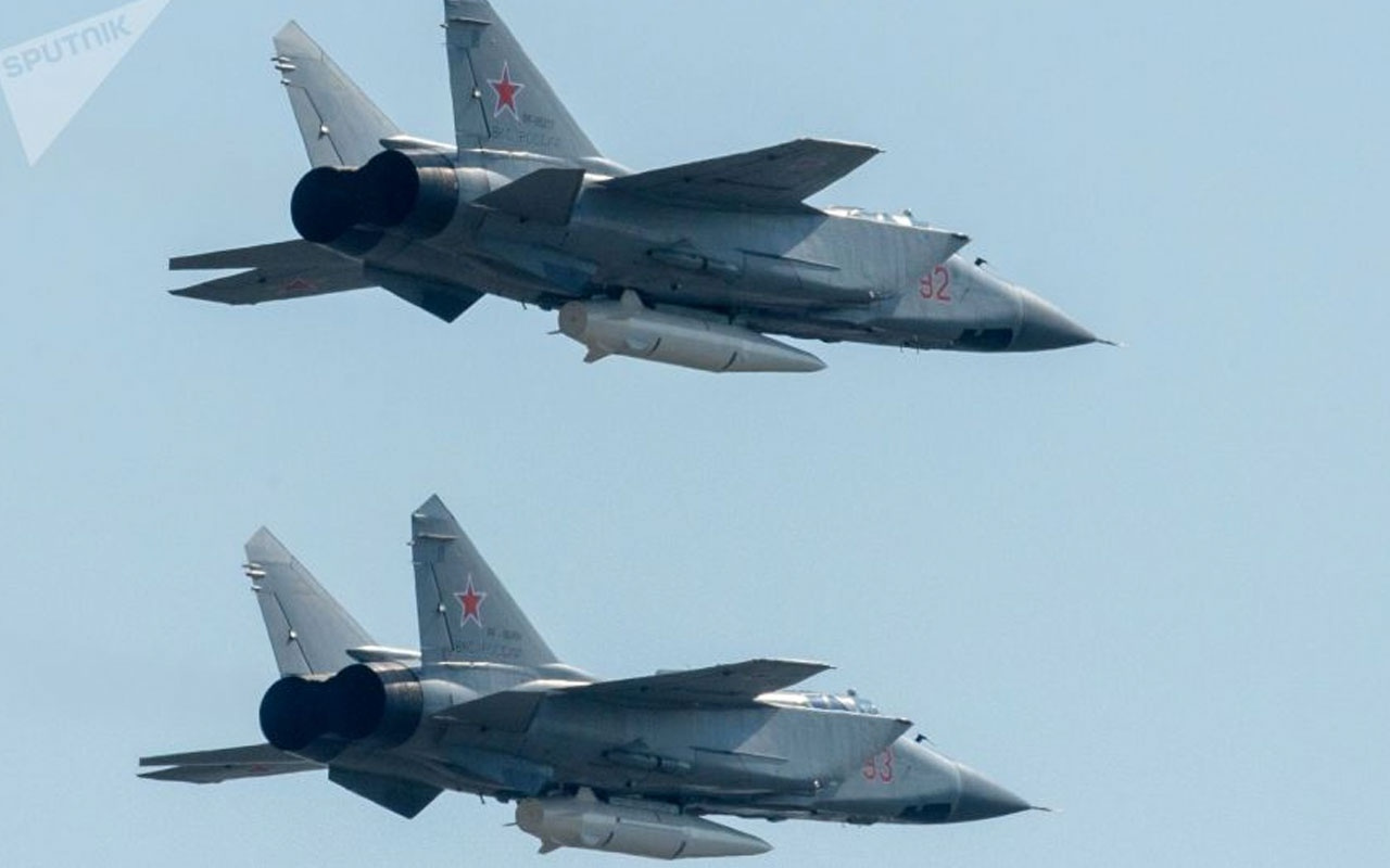 Rus Hava Kuvvetlerinden stratosferde it dalaşı! Görüntüleri paylaştılar