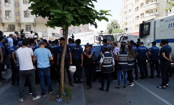 Diyarbakır Van ve Mardin karıştı ortalık savaş alanı! HDP'li vekiller yaralandı