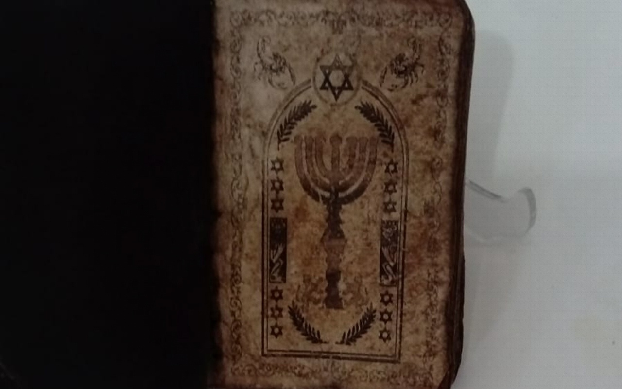 Malatya'da 5 bin yıllık İbranice el yazması kitap ele geçirildi