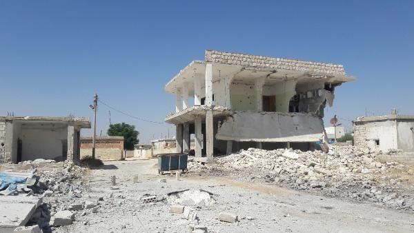 Saldırılar nedeniyle siviller göç ediyor İdlib adeta hayalet kente dönüyor