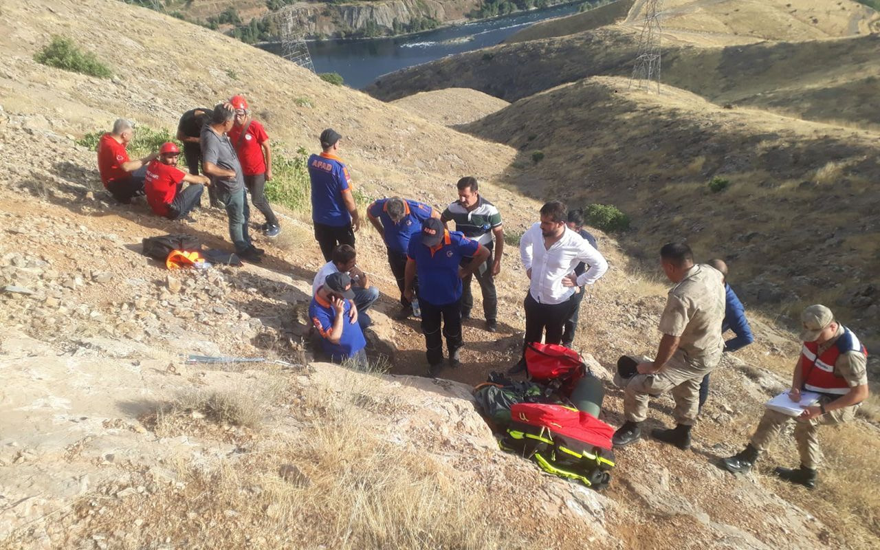 Elazığ'da mağarada mahsur kalan TV ekibine ulaşıldı