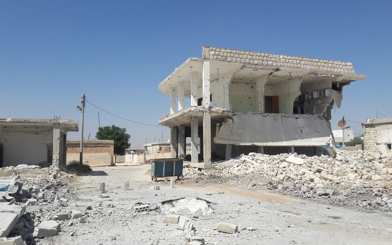 Saldırılar nedeniyle siviller göç ediyor İdlib adeta hayalet kente dönüyor