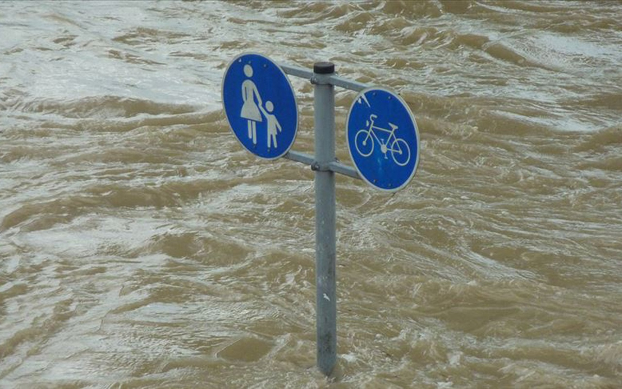 Çin sel felaketleriyle imtihan veriyor! En az 200 ölü