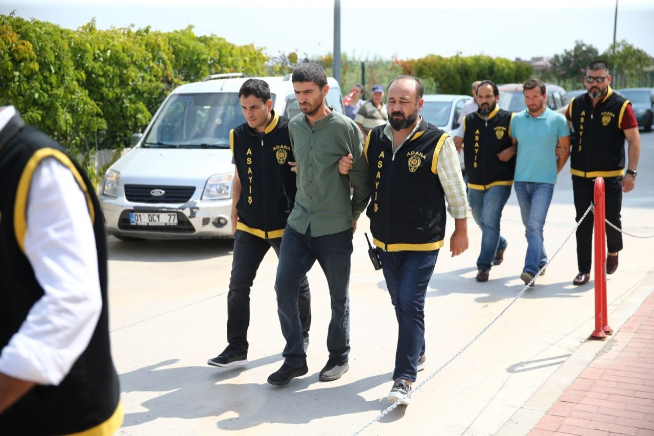 Adana'da yaptıkları vurgunu İstanbul'da eğlence mekanında yerlerken yakalandılar