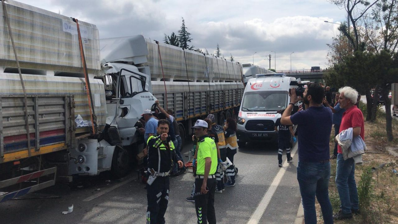 Eskişehir’de zincirleme trafik kazası 2 yaralı