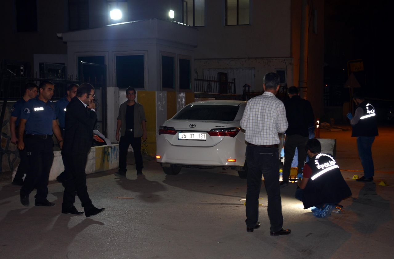 Erzurum Horasan'da polis merkezi önünde korkunç kavga! Ortalık kan gölüne döndü 2 ölü