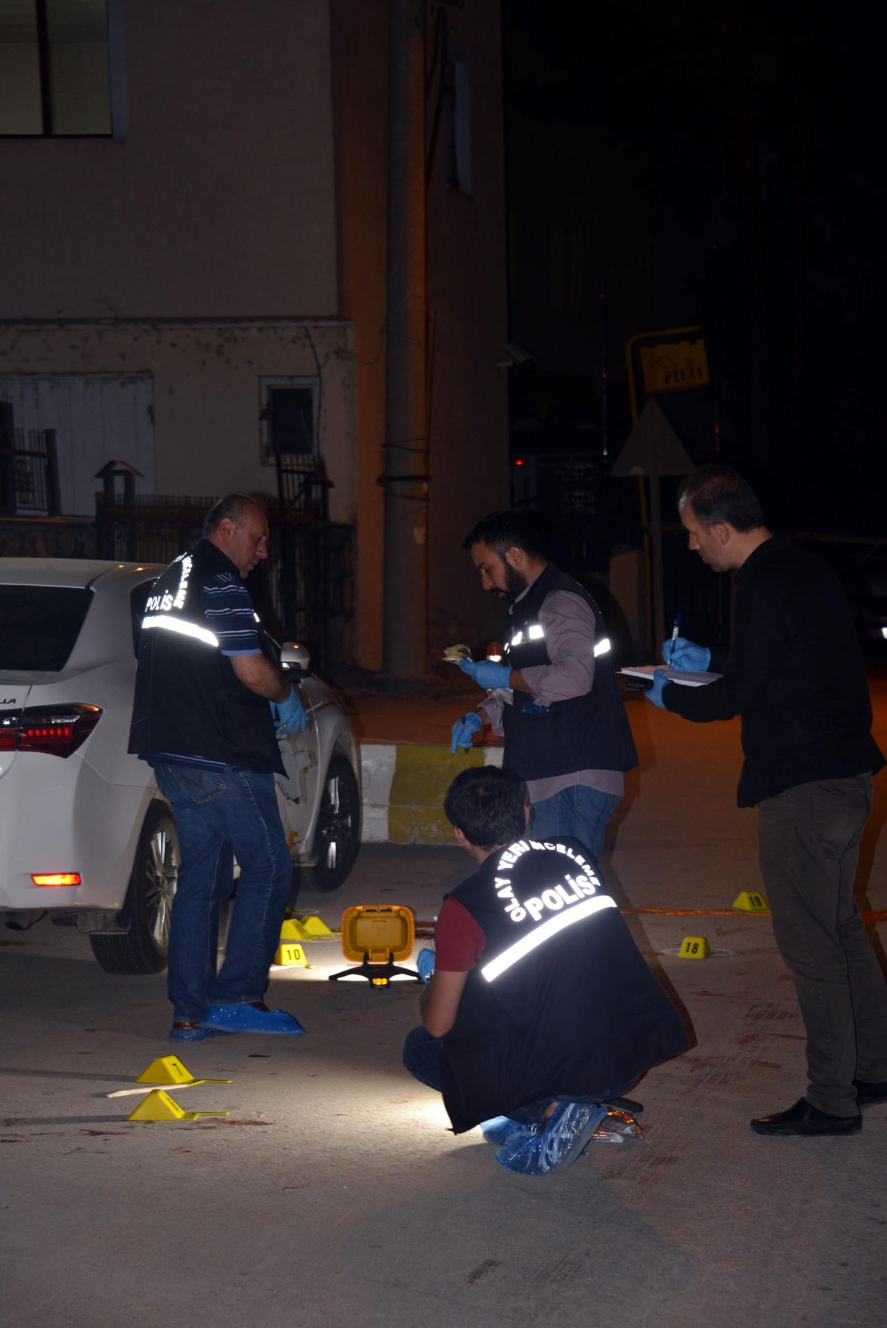 Erzurum Horasan'da polis merkezi önünde korkunç kavga! Ortalık kan gölüne döndü 2 ölü
