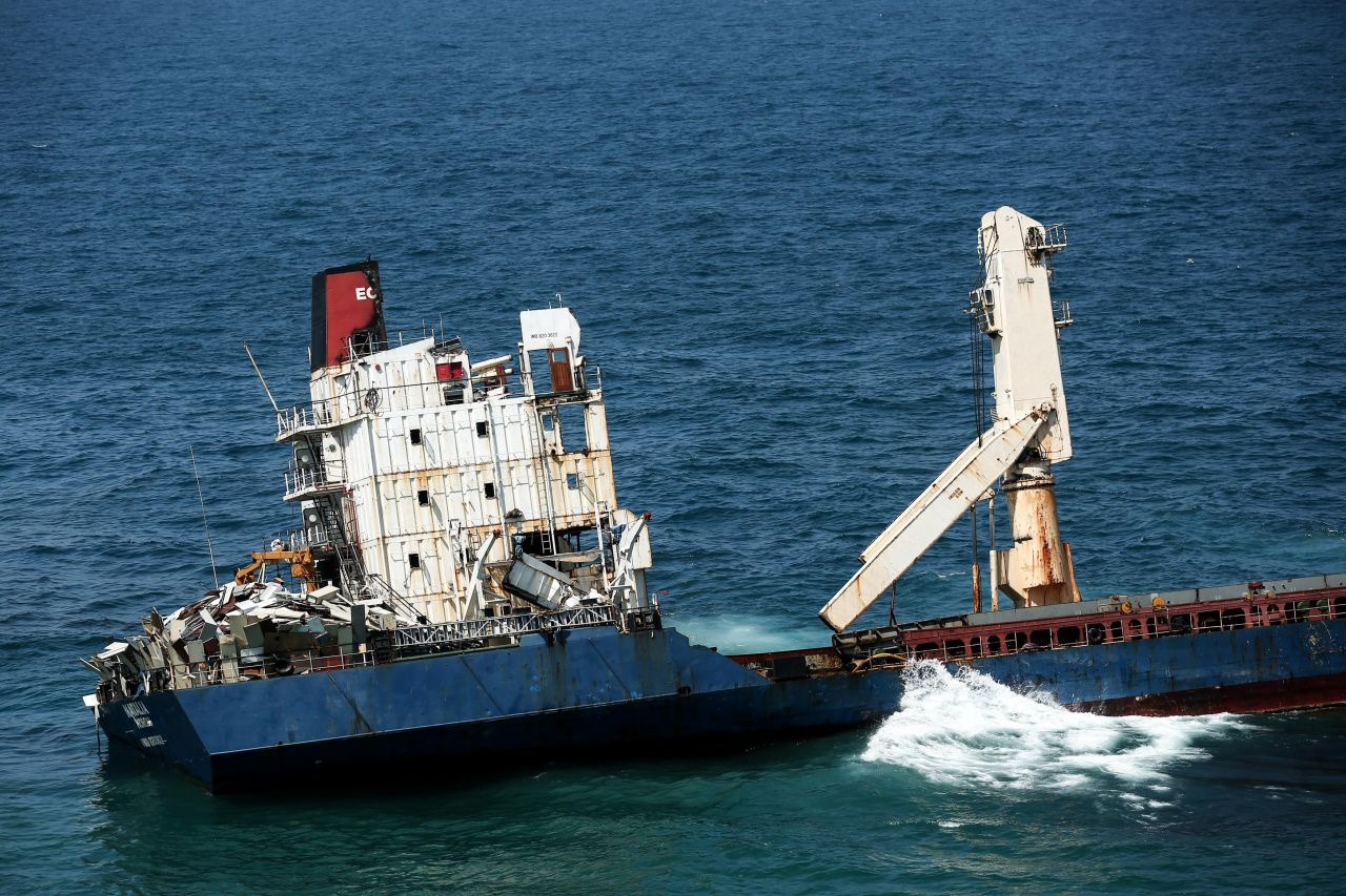 İstanbul Şile'de terk edilen gemiden yakıt sızıntısı iddiası