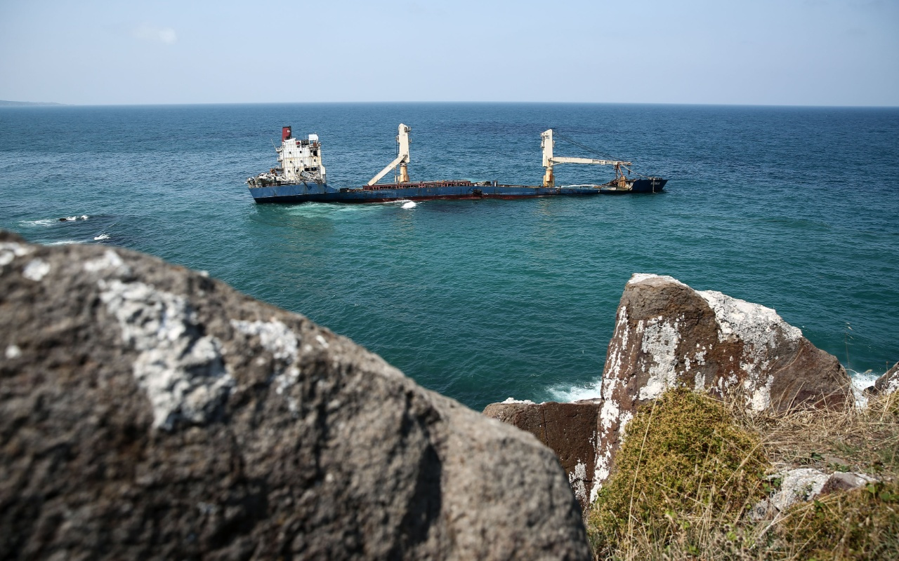 İstanbul Şile'de terk edilen gemiden yakıt sızıntısı iddiası