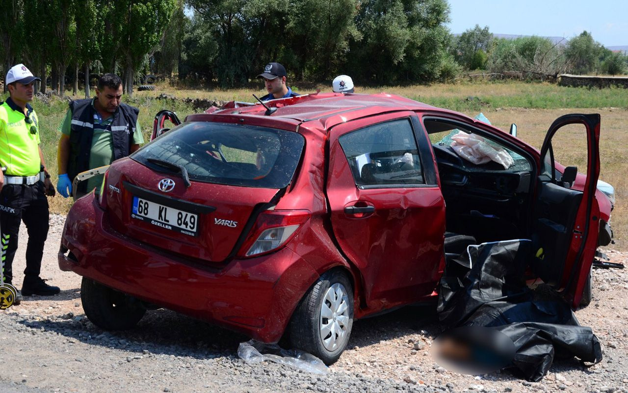 Aksaray’da direğe çarpan otomobil hurdaya döndü 1 ölü 1 yaralı