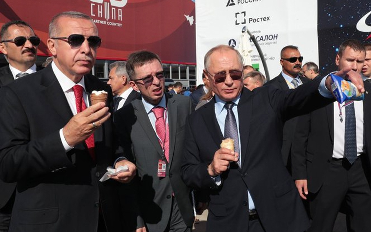 Putin ile Erdoğan'ın samimi görüntüleri! Putin dondurma ısmarladı
