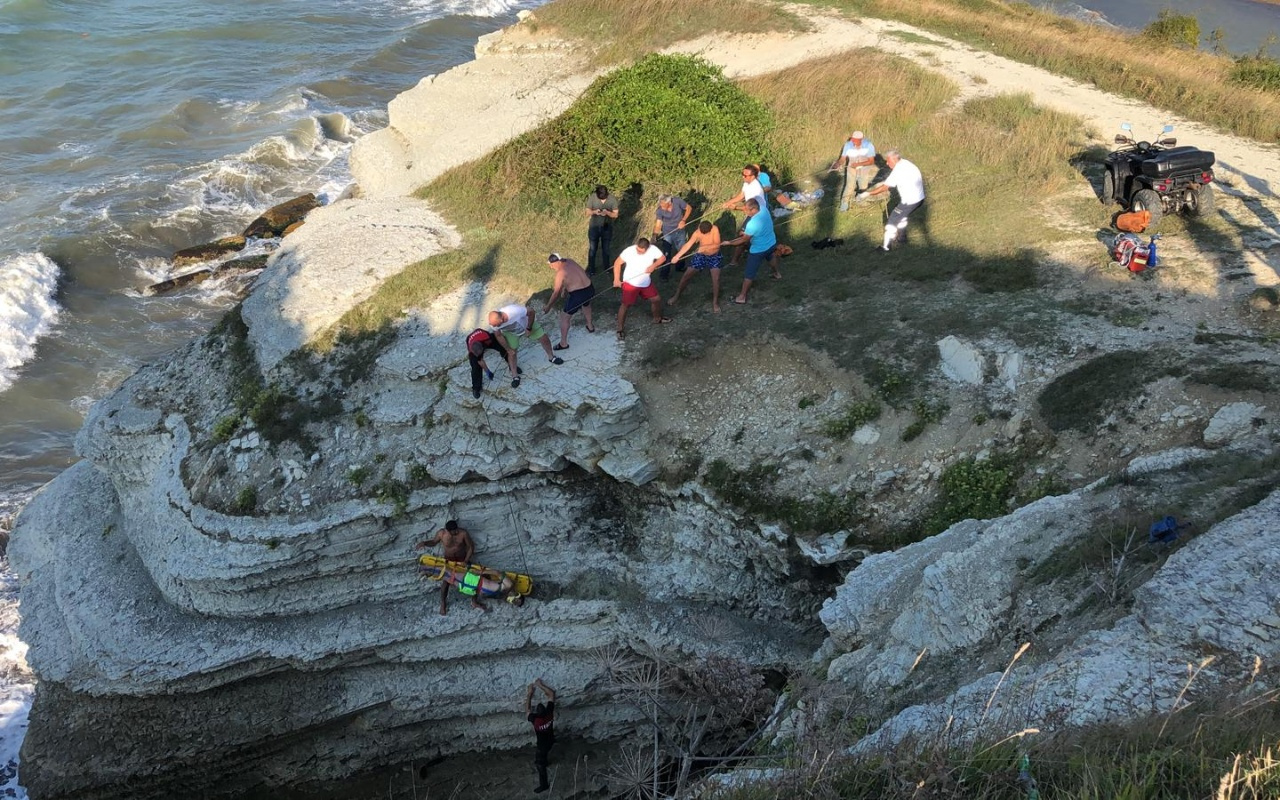 Düzce'de denize atlarken kayalıkların arasına düşen tatilci öldü