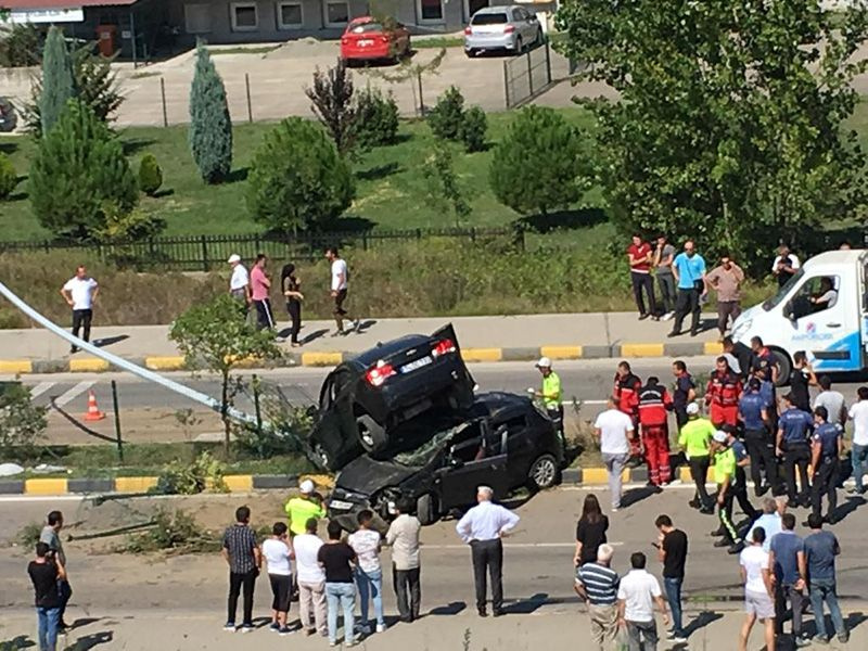 Bartın'da otomobiller üst üste çıktı 10 yaralı