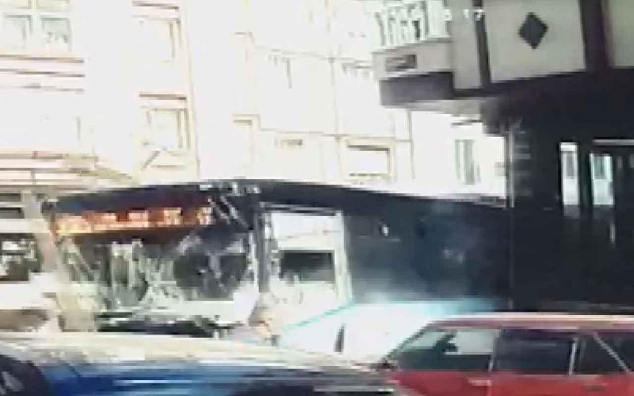 Gaziosmanpaşa'da halk otobüsünün kaza anı kamerada