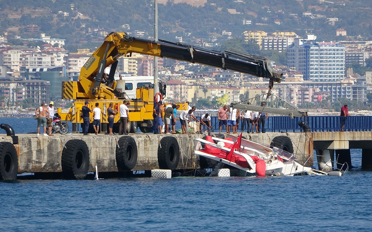 Antalya'da su almaya başlayan yattaki yolcular ve mürettebat kurtarıldı