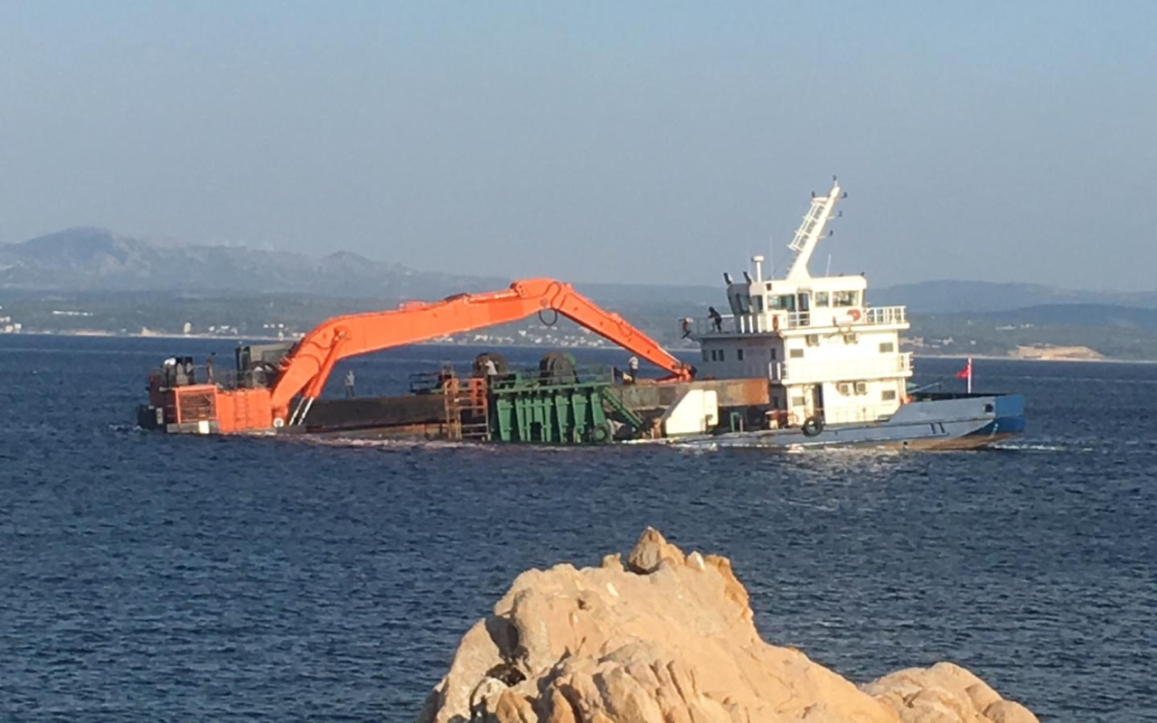 Çanakkale Bozcaada açıklarındaki Türk gemisi su almaya başladı