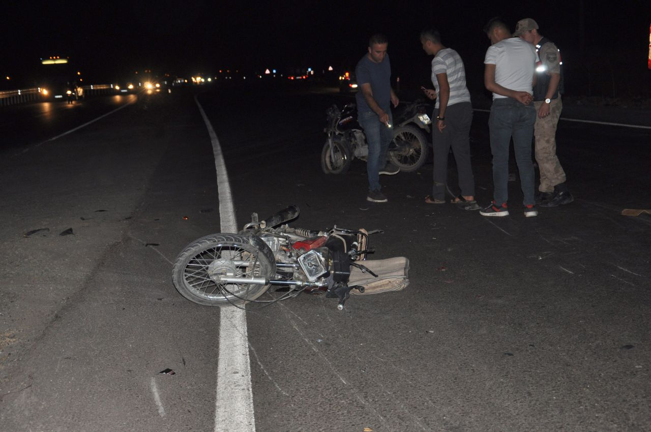 Gaziantep'te motosikletler çarpıştı: 1 kişi öldü 4 yaralı var