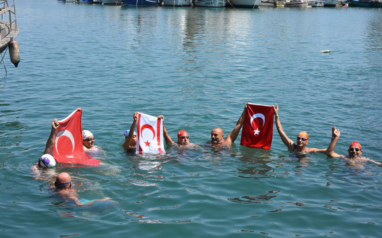 Mersin’den Kıbrıs’a yüzerek geldiler