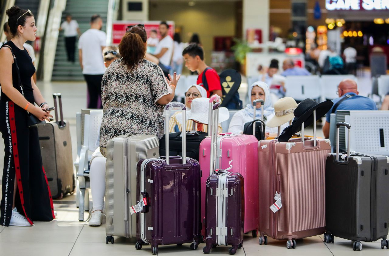 Antalya Havalimanı'nda 7 ayda 4 bin 525 eşya unutulmuş