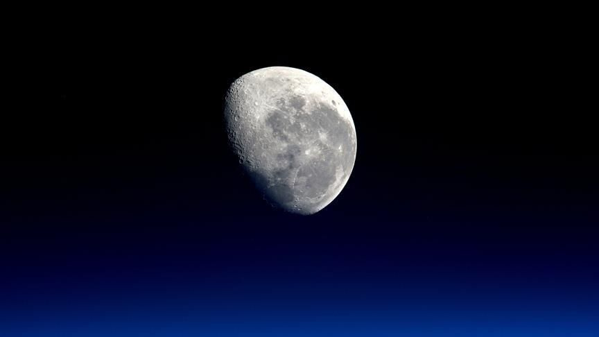 Bilim dünyası bunu konuşuyor Ay'ın karanlık yüzeyinde bakın ne bulundu