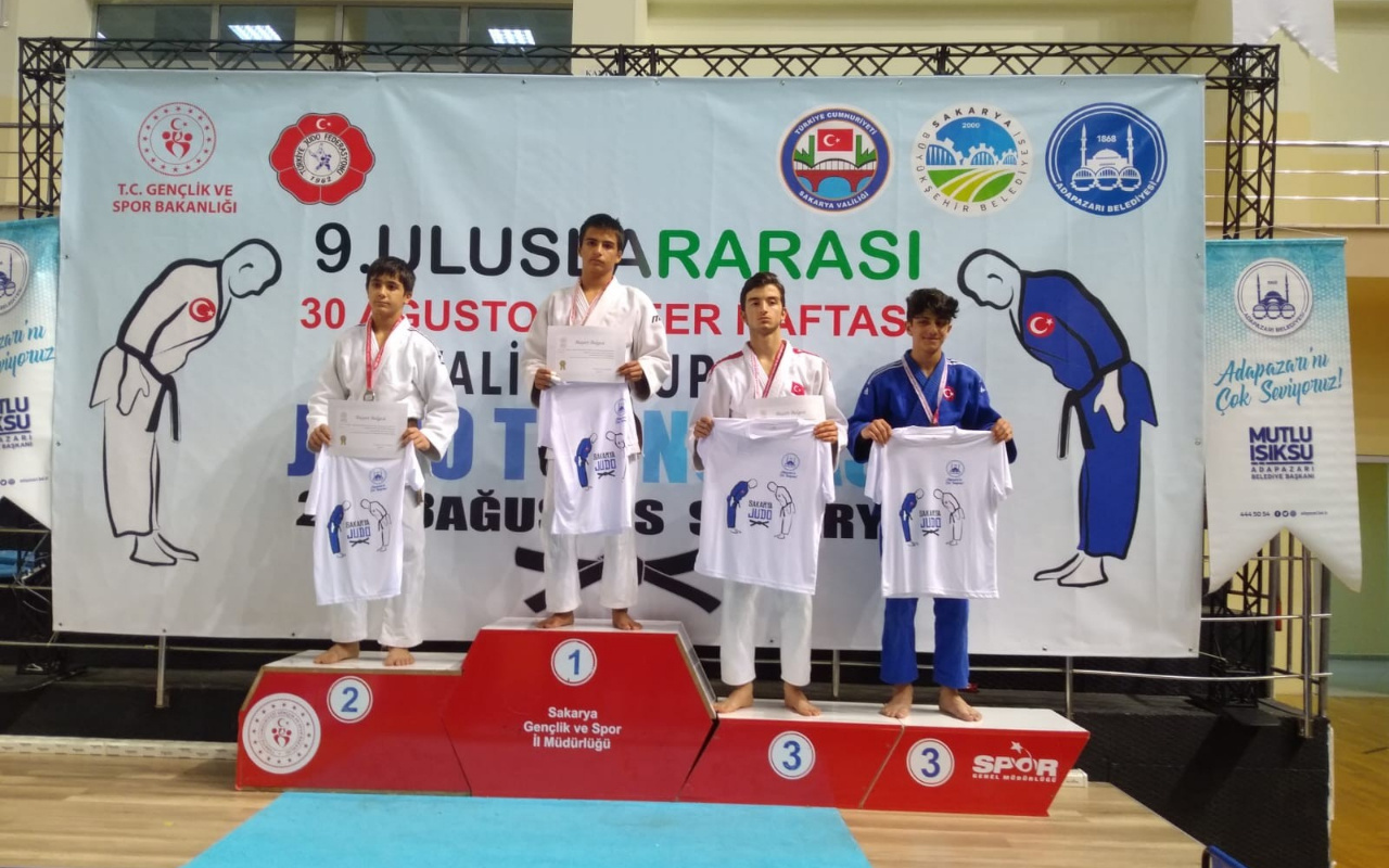 Sakarya'daki turnuvada Gemlik Belediyespor’lu 6 sporcu madalya aldı