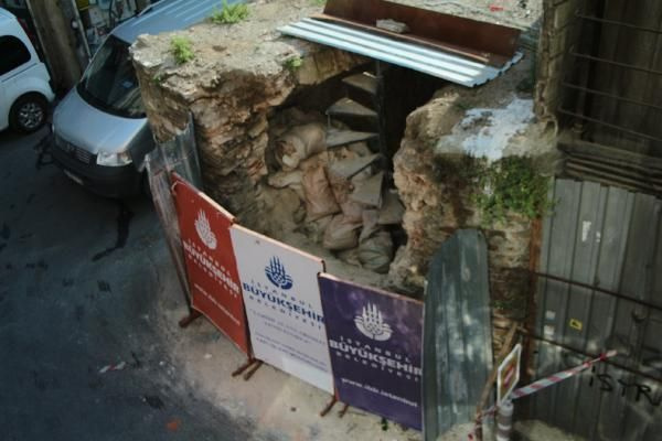 İstanbul'da Mimar Sinan çeşmesini restorasyon yapacağız diye yıktılar
