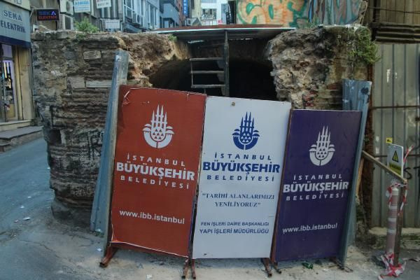 İstanbul'da Mimar Sinan çeşmesini restorasyon yapacağız diye yıktılar