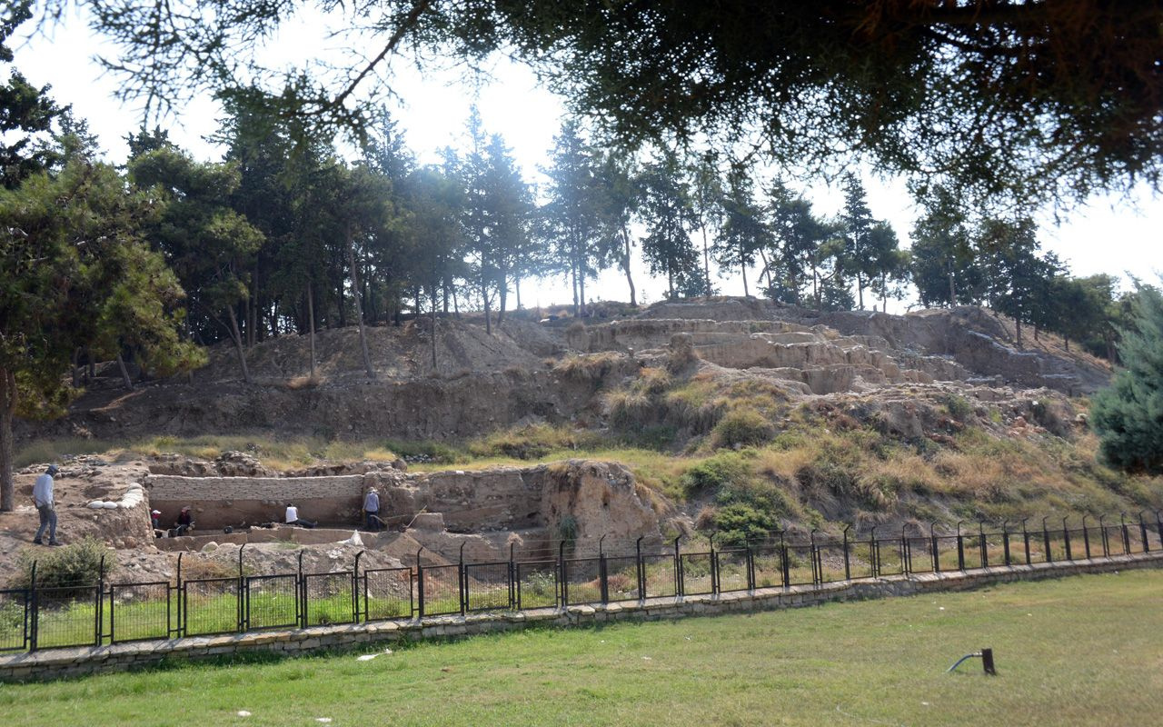 Mersin Yumuktepe Höyüğü'nde 6 bin 500 yıllık saray kalıntılarına ulaşıldı!