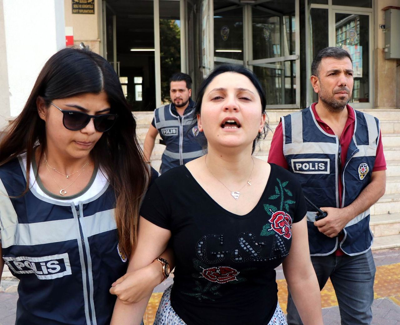 Kayseri'de suç makinesi kadın yatak odasındaki özel bölmede yakalandı