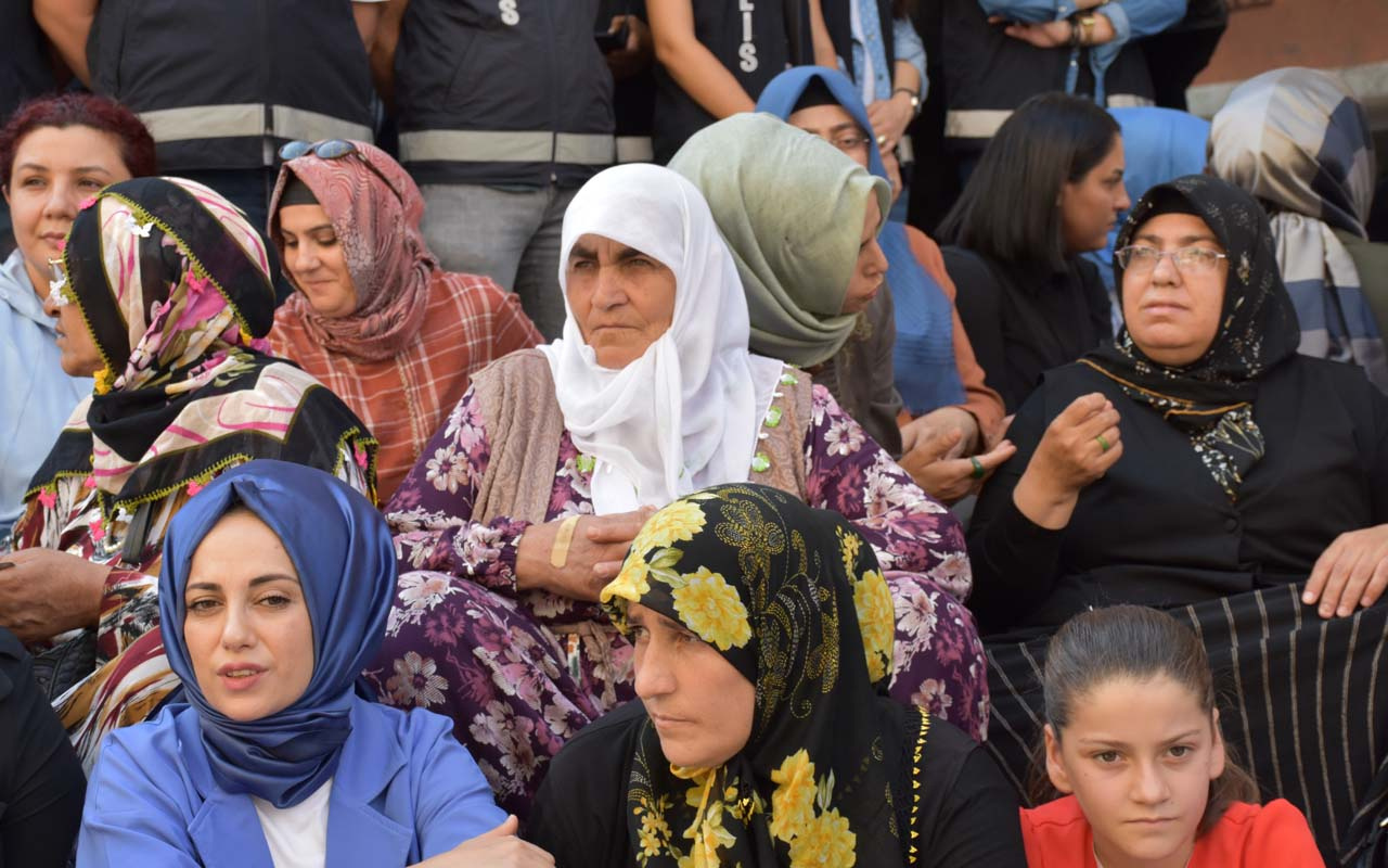 Diyarbakır'da anneler direniyor! Oturma eylemine destek yağıyor