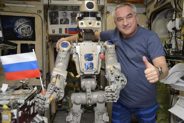 Rusya'nın insansı robotu FEDOR dünyaya döndü