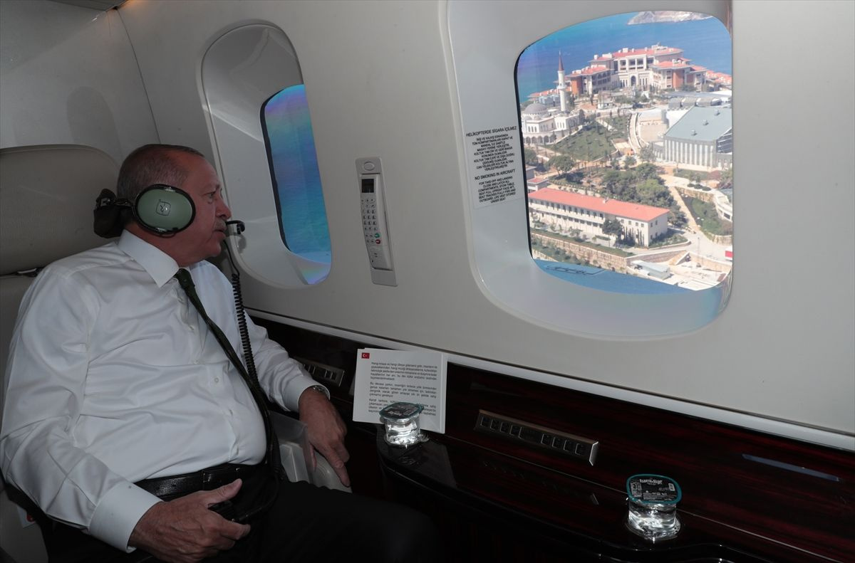 Cumhurbaşkanı Erdoğan helikopterden Yassıada'daki çalışmaları inceledi