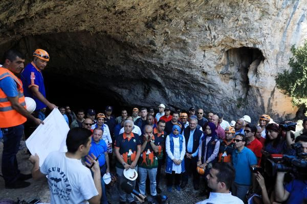 Antalya Valisi cami imamını yanına alıp 30 milyon yıllık mağaraya gitti! Yaptıkları çok konuşulur