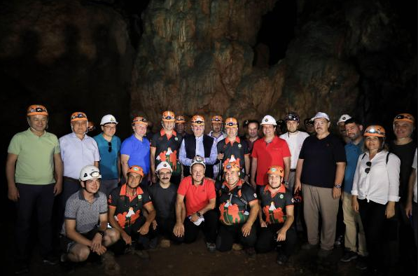 Antalya'da 30 milyon yıllık Kocain Mağarası'nda ezan okundu...