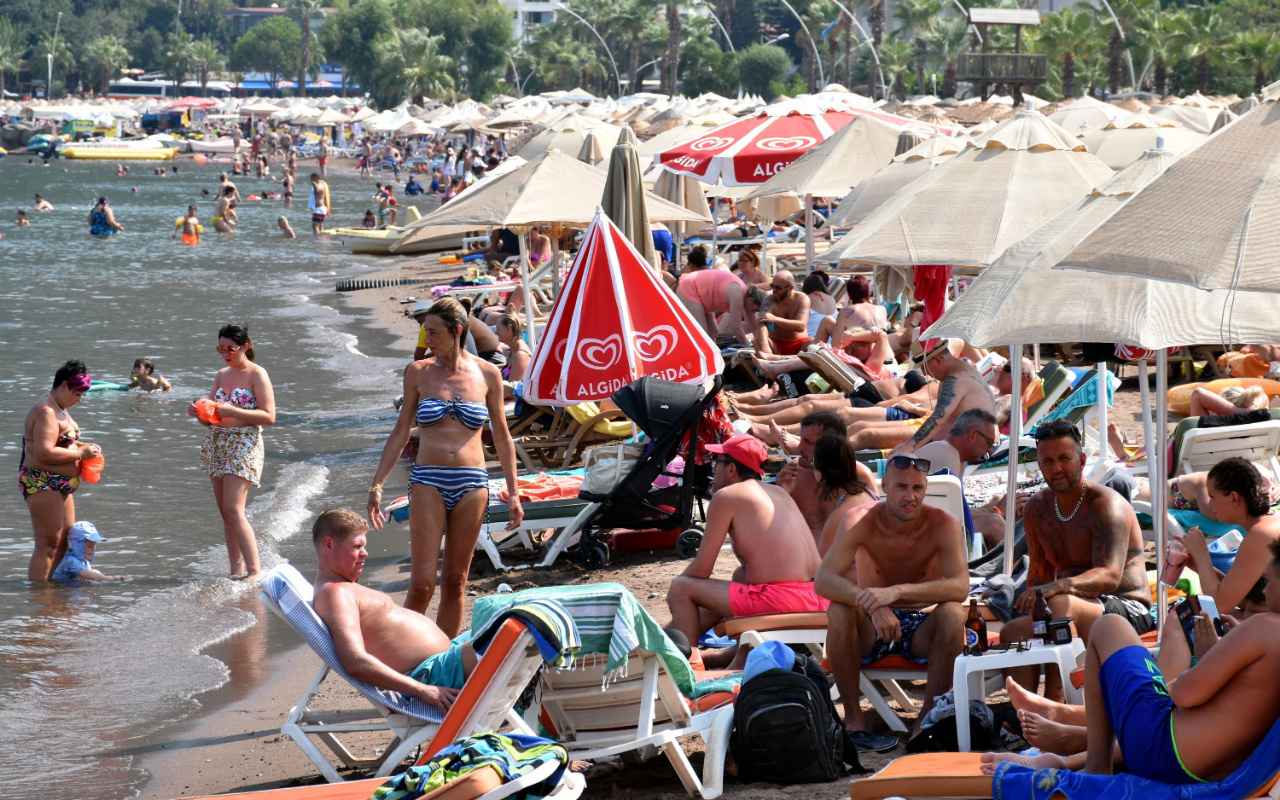 Yerli turistler dönünce Marmaris sahilleri yabancılara kaldı