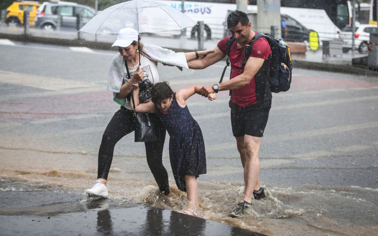 Dışarı çıkacaklar dikkat! Kuvvetli sağanak vuracak