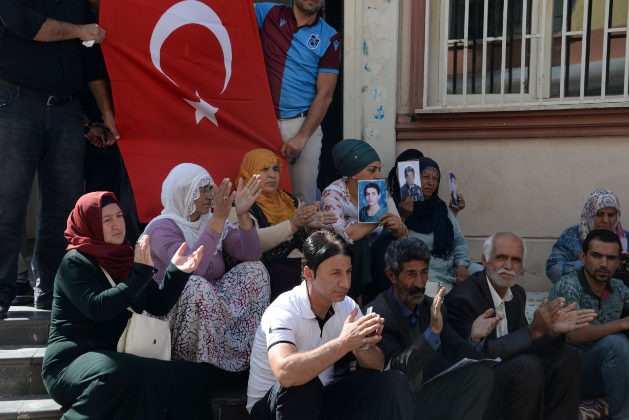8. gün! HDP Diyarbakır İl binası önündeki eyleme katılan aile sayısı çığ gibi büyüyor