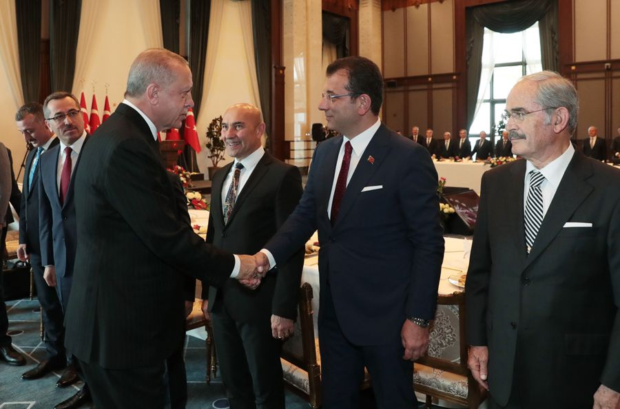 Erdoğan ile CHP'li başkanların tokalaşma anı! Ekrem İmamoğlu ile Tunç Soyer'e dikkat
